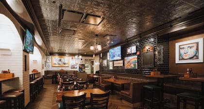Club Quarters Hotel, Central Loop, Chicago