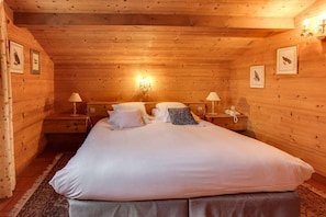 1 bedroom, premium bedding, minibar, in-room safe