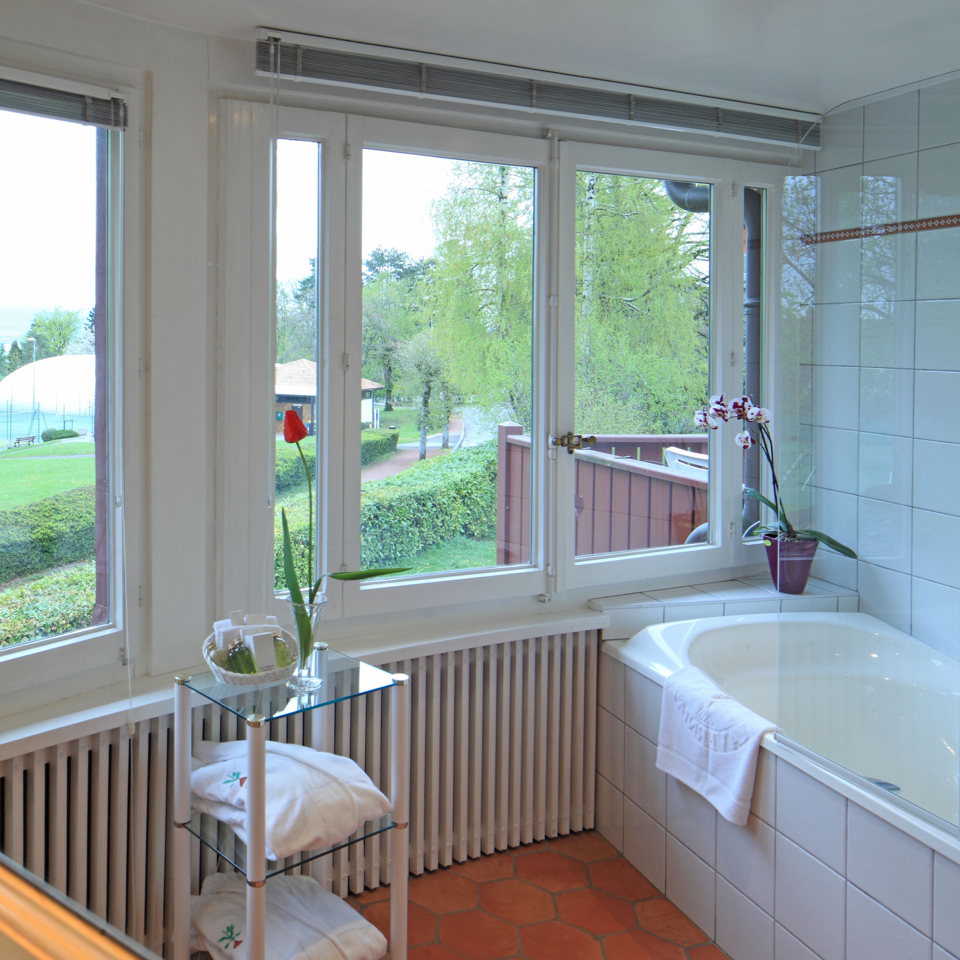 "rotonde" - appartement 2 rooms | bathroom | bathtub, hair dryer, bathrobes, towels