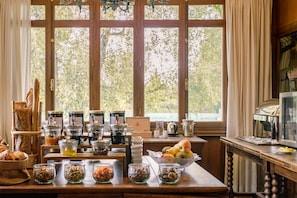 Daily buffet breakfast (EUR 17 per person)