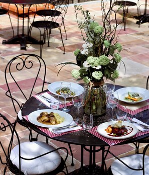 Breakfast, lunch, dinner served; French cuisine