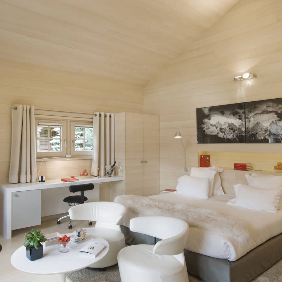 Chalet (Grépon) | Minibar, in-room safe, individually furnished, desk