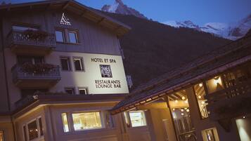 Fassade der Unterkunft – Abend/Nacht