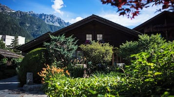 Chalet (Soli) | Minibar, in-room safe, individually furnished, desk