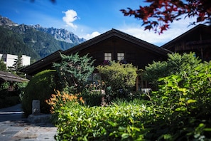 Chalet (Soli) | Minibar, in-room safe, individually furnished, desk
