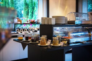 Daily buffet breakfast for a fee