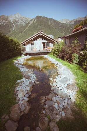 Suite Blaitière, 2 Bedrooms, Terrace, Mountain View | Minibar, in-room safe, individually furnished, desk - Le Hameau Albert 1er - Relais & Châteaux (Chamonix-Mont-Blanc)