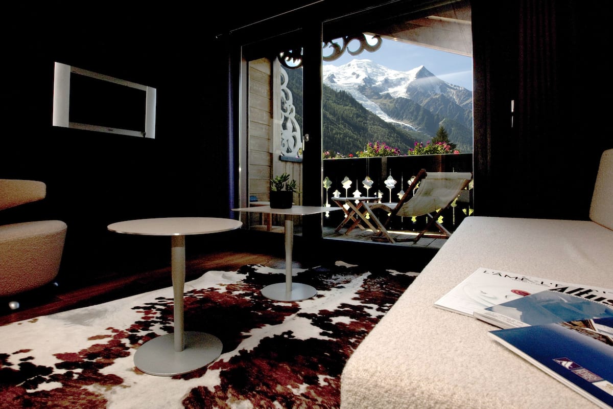 Deluxe Double Room, Fireplace, Mountain View (Mont Blanc) | Minibar, in-room safe, individually furnished, desk