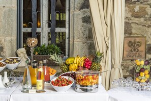 Daily continental breakfast for a fee