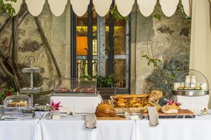 Kontinental frokost hver dag (EUR 25 per person)