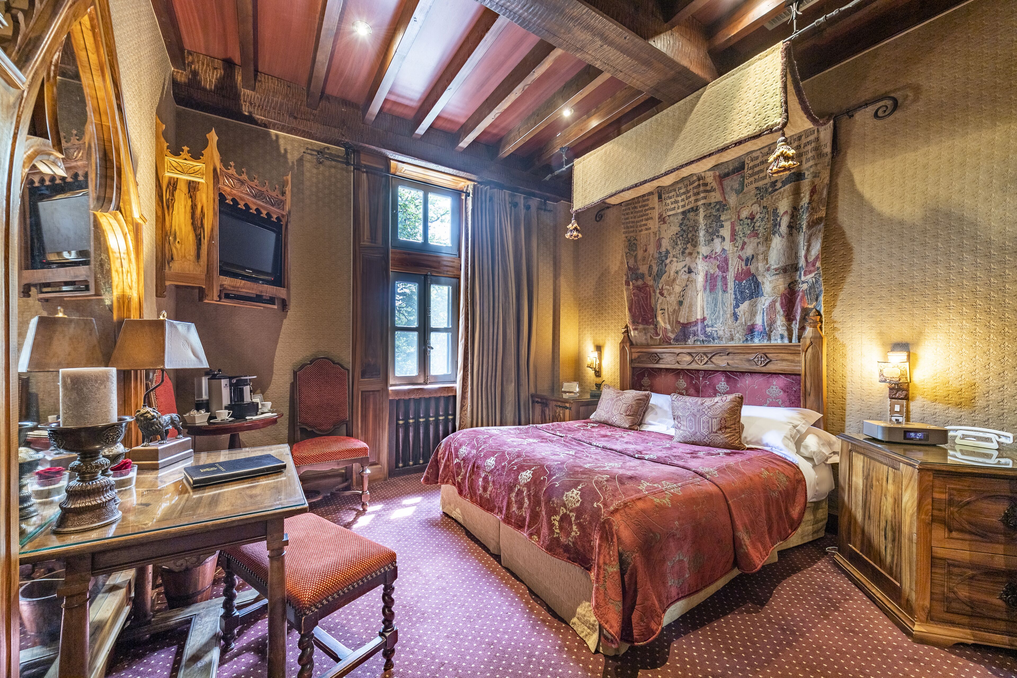 Standaard kamer | Lakens van Egyptisch katoen, luxe beddengoed, een minibar