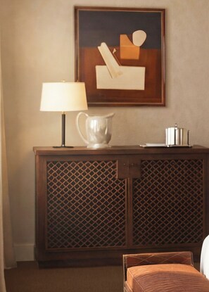 Ropa de cama de alta calidad, camas con efecto memoria y minibar 