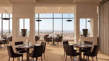 Déjeuner et dîner servis sur place, spécialités Cuisine française