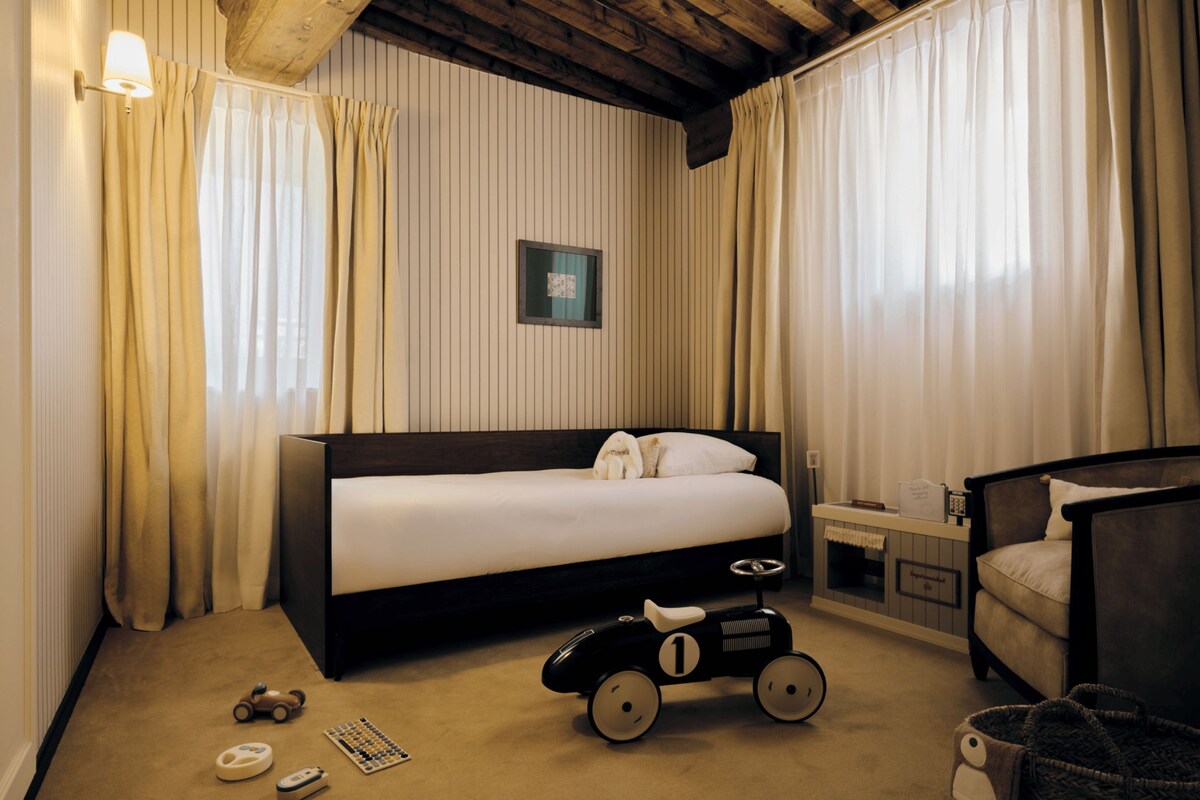 Premium bedding, memory-foam beds, minibar, in-room safe