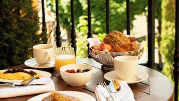 Daily cooked-to-order breakfast for a fee