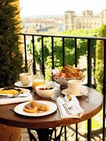 Desayuno a la carta todos los días (con cargo)