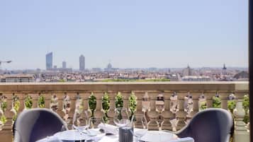 供应午餐和晚餐,法国菜