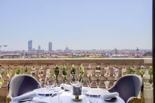 Serveert lunch en diner, Franse gerechten