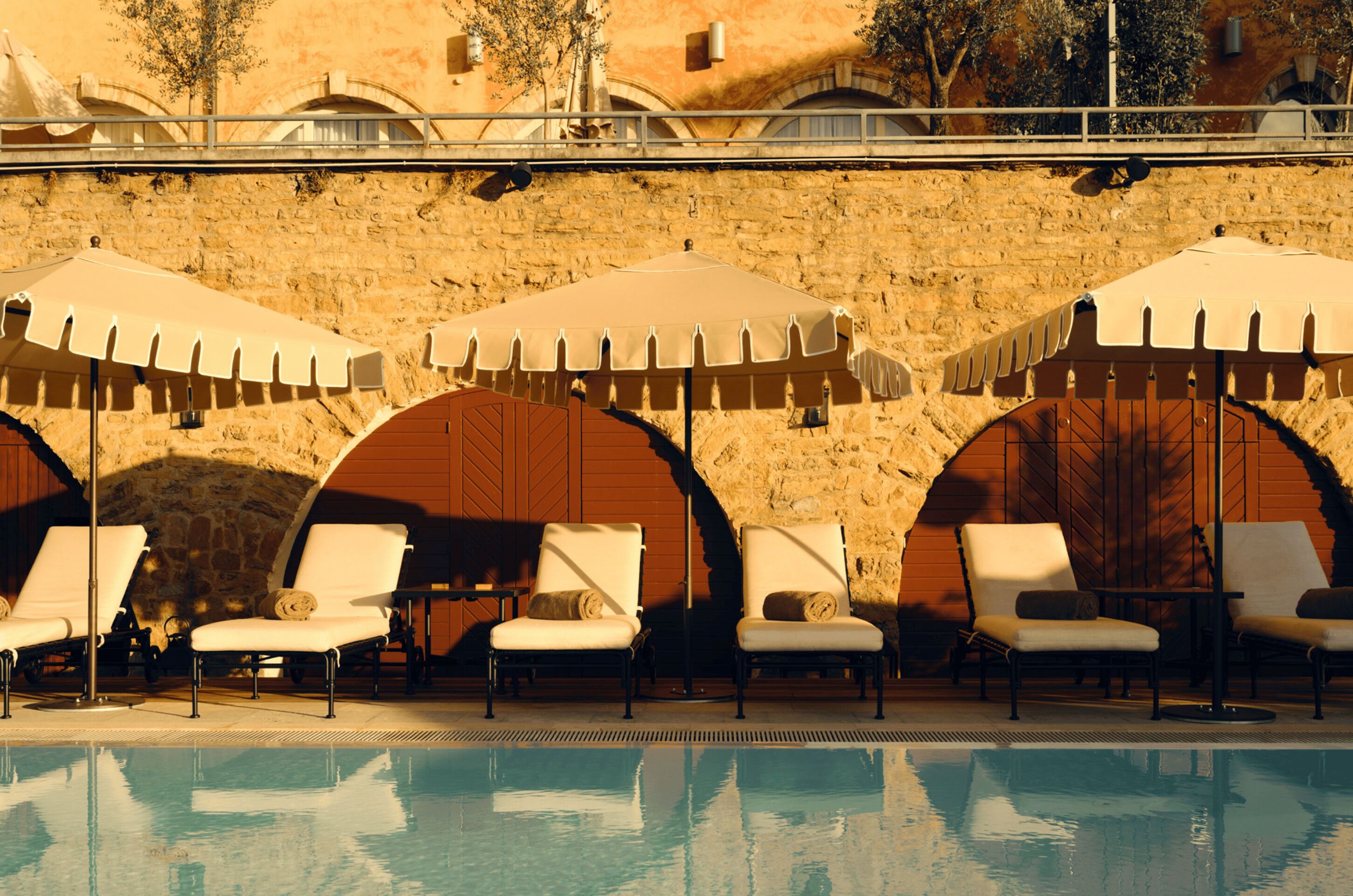 Outdoor pool, pool umbrellas, sun loungers