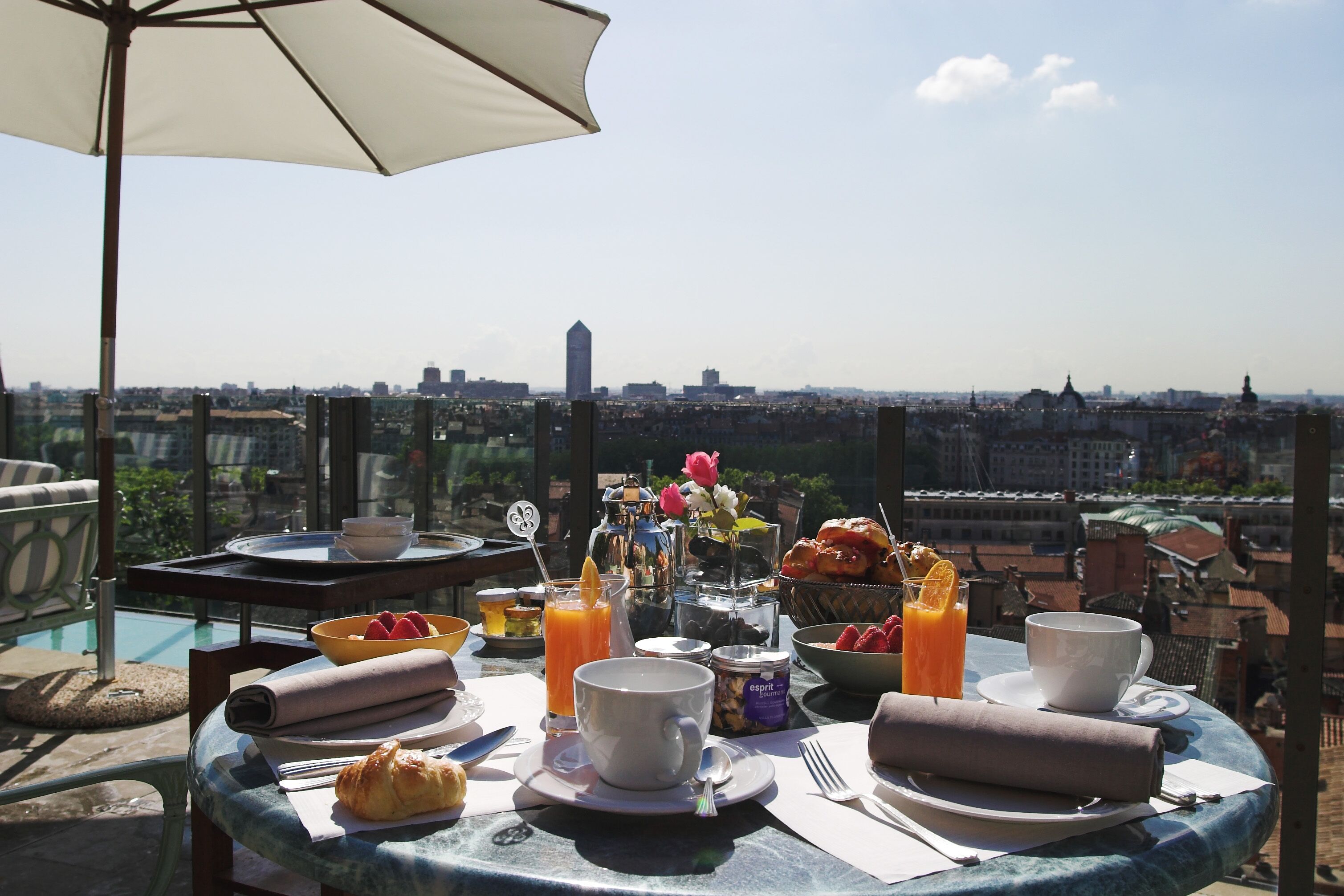 daily buffet breakfast (eur 27 per person)