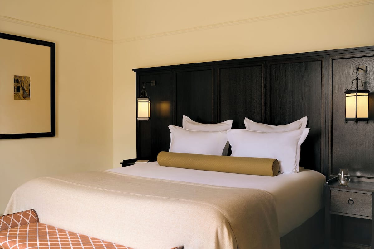 Ropa de cama de alta calidad, camas con efecto memoria y minibar