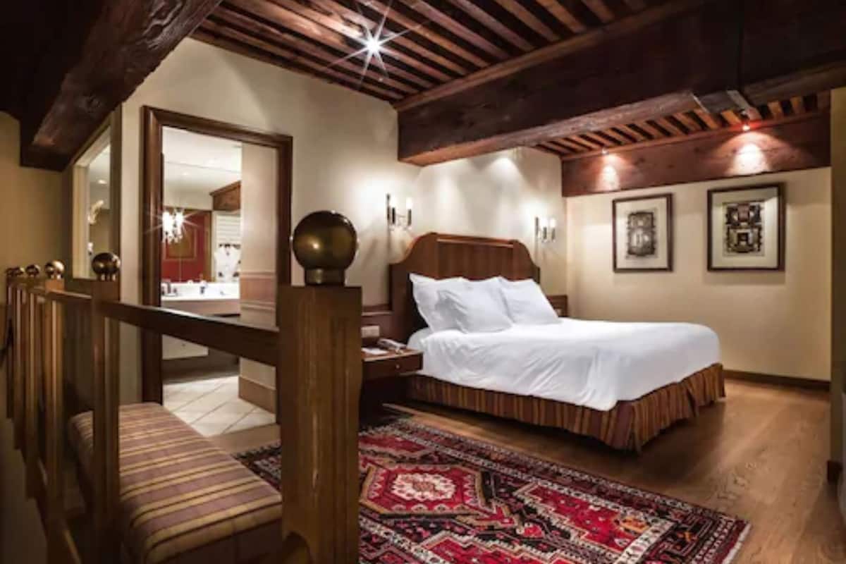 Literie de qualité supérieure, matelas mémoire de forme, minibar