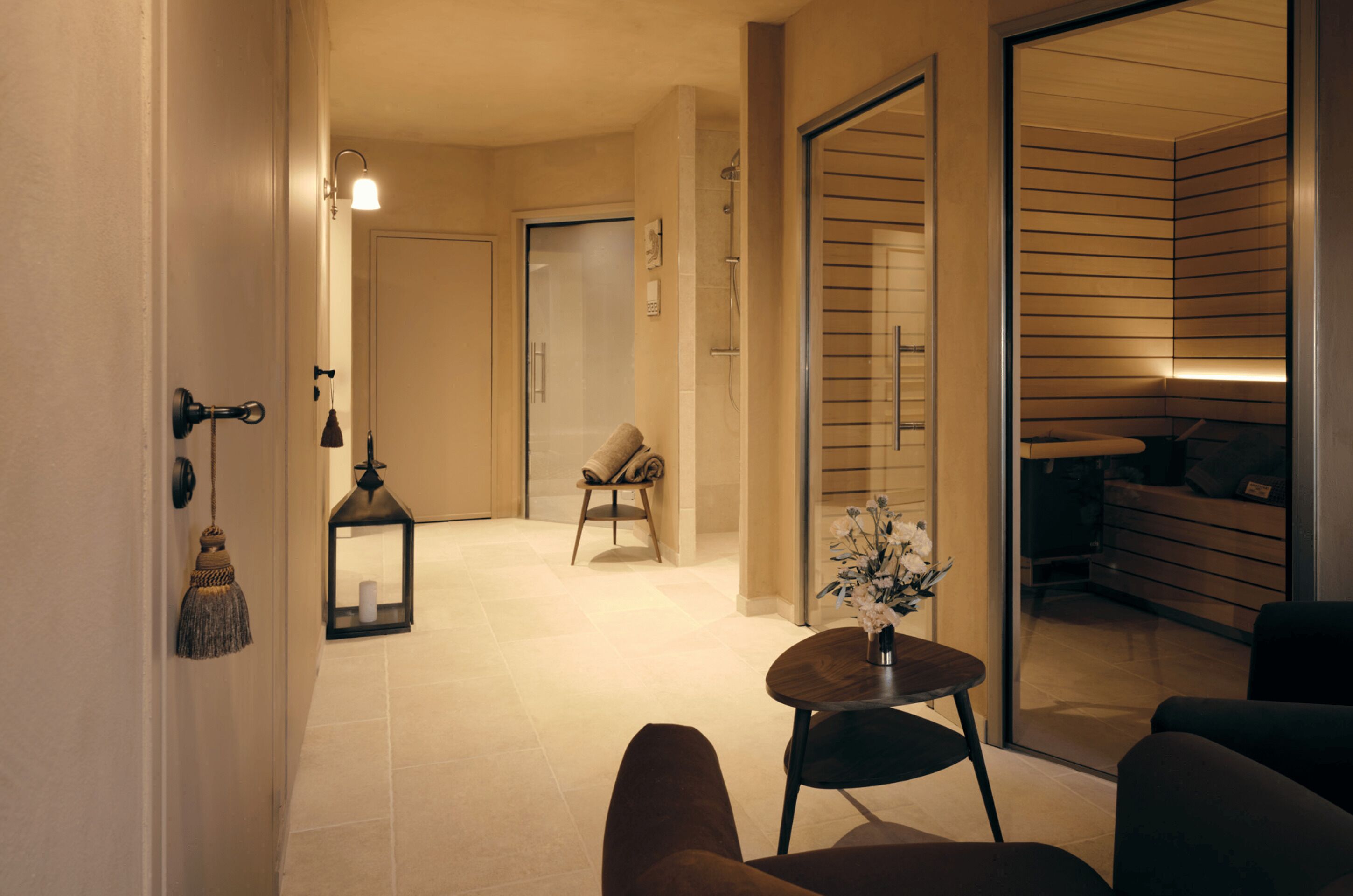 Soins corporels, gommages corporels, soins du visage, massages