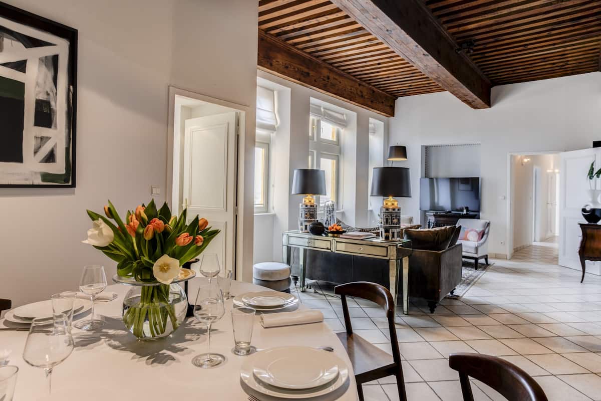 Panoramic Apartment | Living area | 107-cm LED TV with satellite channels, TV