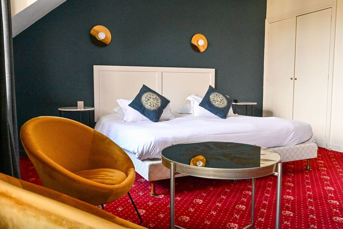 Premium kamer, 1 twee- of 2 eenpersoonsbedden, privébadkamer | Luxe beddengoed, een minibar, een kluis op de kamer