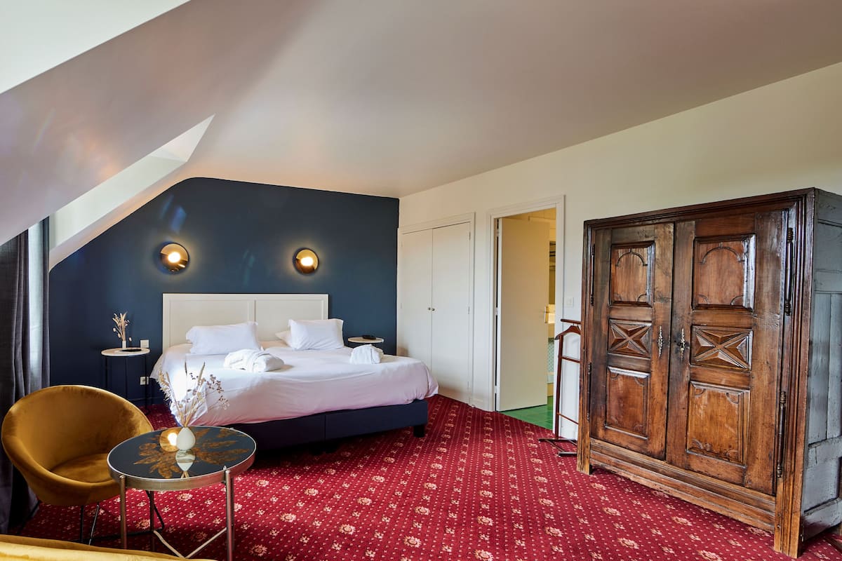 Premium bedding, minibar, individually decorated, individually furnished
