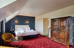 Premium-Doppel- oder -Zweibettzimmer, eigenes Bad | Hochwertige Bettwaren, Minibar, individuell dekoriert