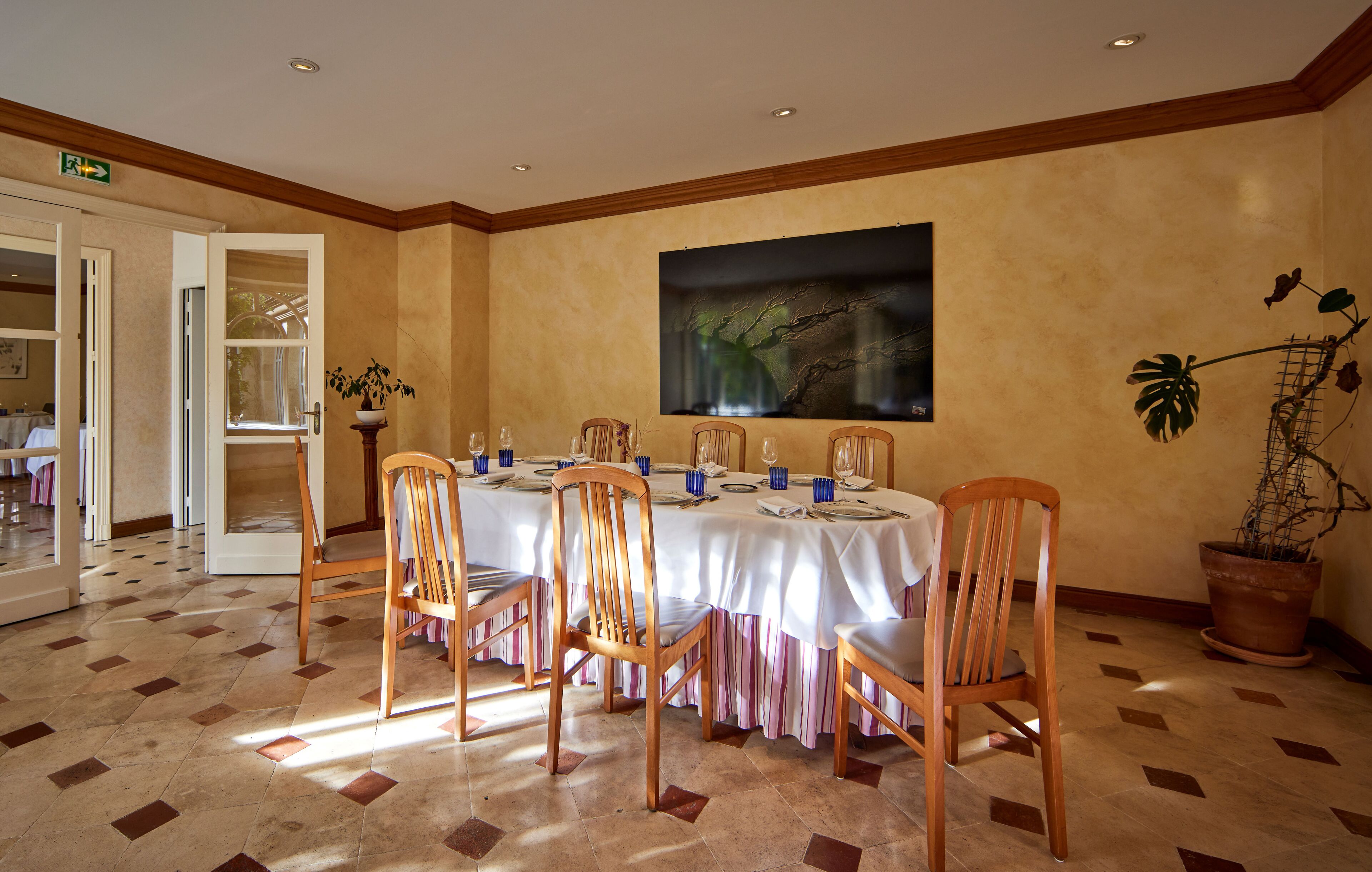 lunch, dinner served; french cuisine, garden views