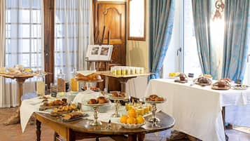 Daily buffet breakfast (EUR 29 per person)