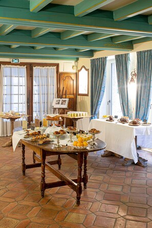 Frokostbuffé hver dag (EUR 29 per person)