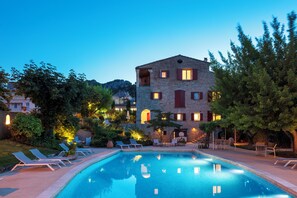 Seasonal outdoor pool, sun loungers