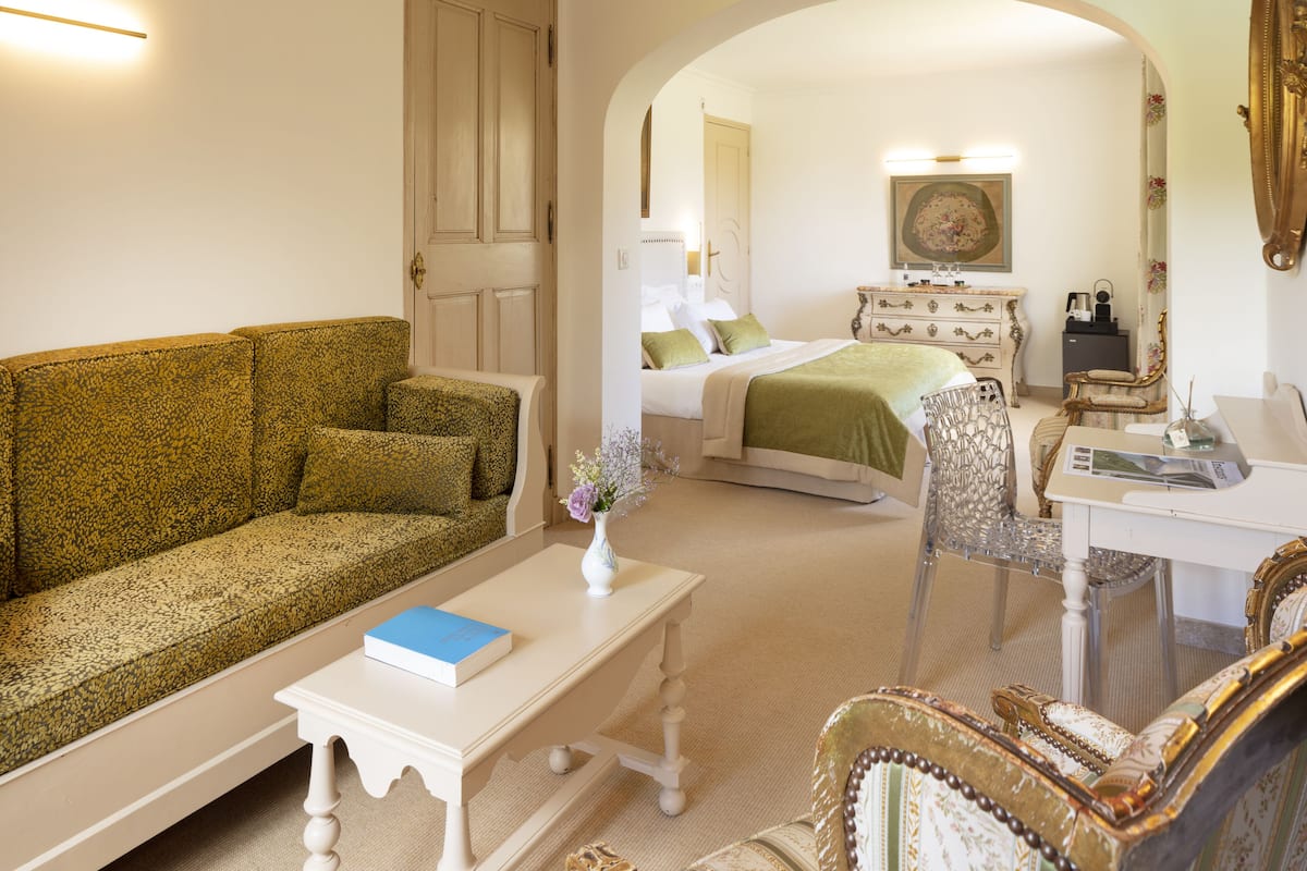 Junior Suite | Minibar, in-room safe, desk, soundproofing