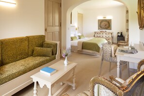 Junior Suite | 1 bedroom, minibar, in-room safe, desk