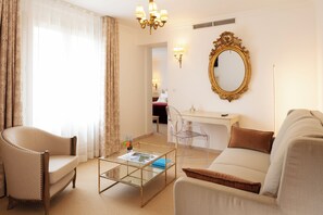 Junior Suite, Terrace | 1 bedroom, minibar, in-room safe, desk