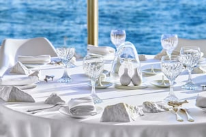 2 restoran, kahvaltı, öğle yemeği sunulur, Fransız mutfağı