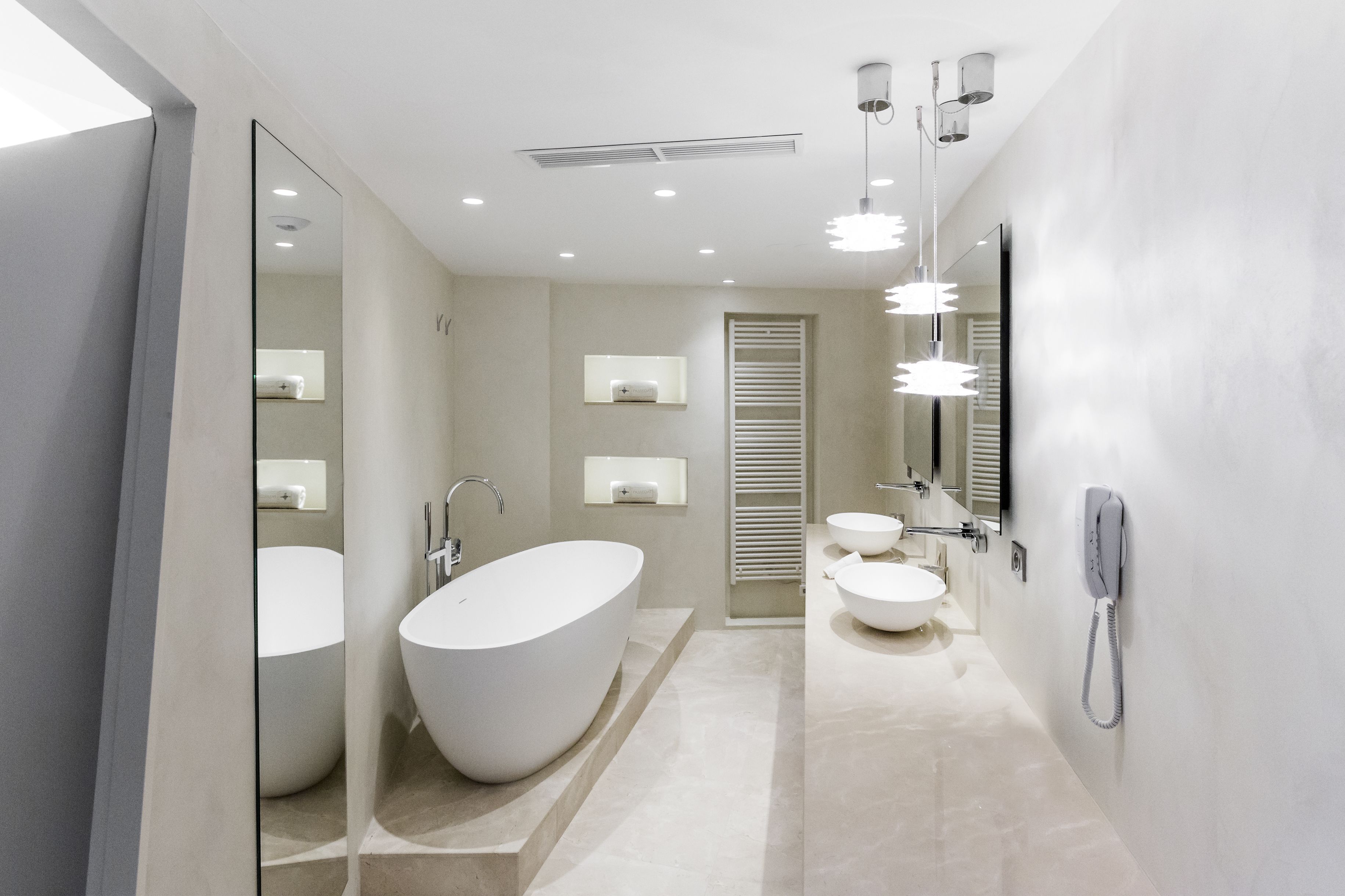 suite, 1 double bed, sea view | bathroom | combined shower/bathtub, free toiletries, hair dryer, bathrobes