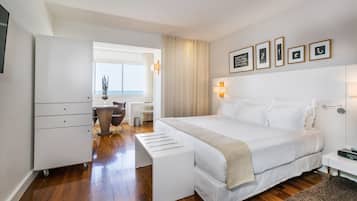 Habitación Deluxe doble, vistas al mar | Ropa de cama de alta calidad y minibar con artículos gratuitos