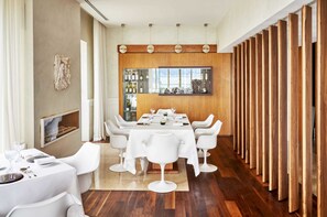 2 restaurants, breakfast, lunch, dinner served; French cuisine 