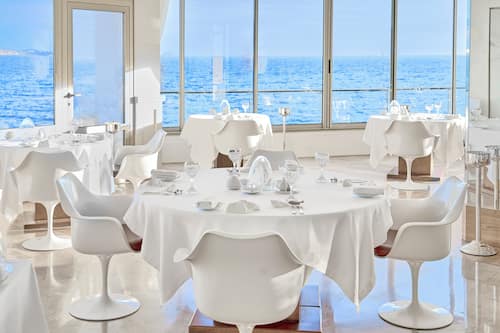 2 restaurants servant le petit déjeuner, spécialités Cuisine française