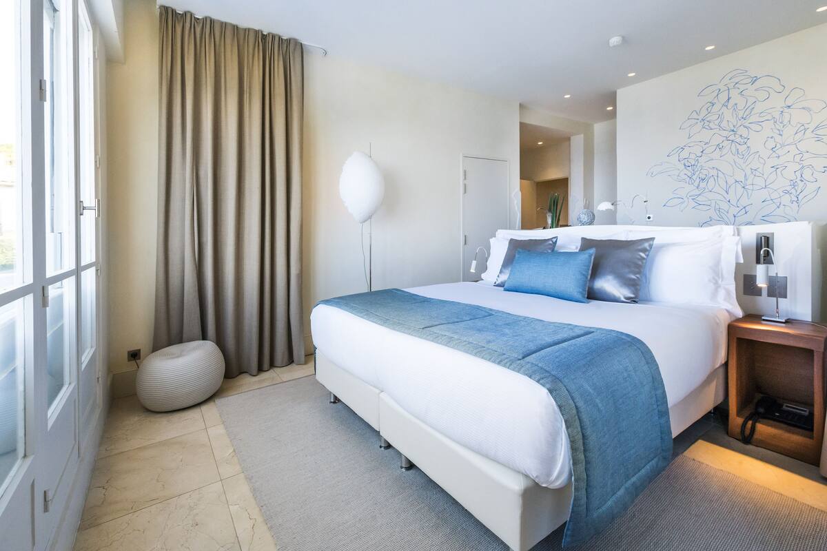 Kamar Eksekutif, pemandangan laut | Seprai premium, minibar gratis, brankas, dan setrika/meja setrika