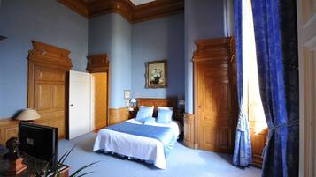 Minibar, in-room safe, free WiFi