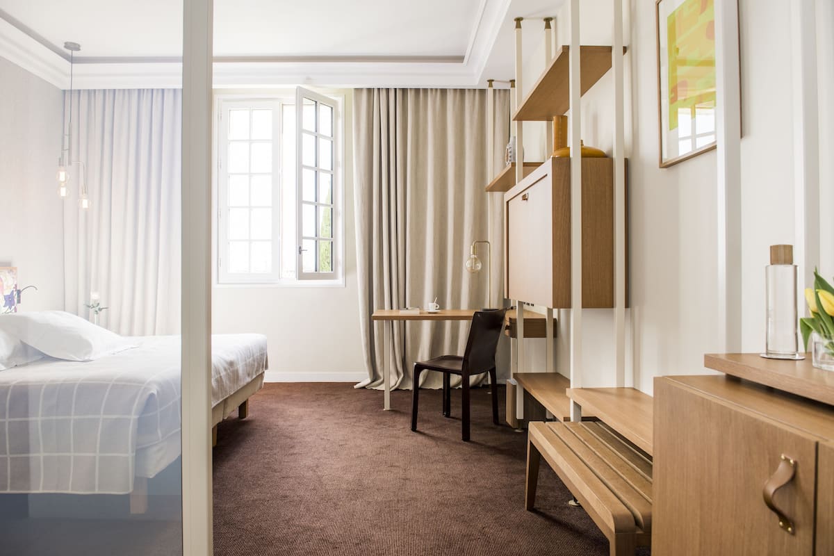 Premium Room | Premium bedding, minibar, in-room safe, individually decorated