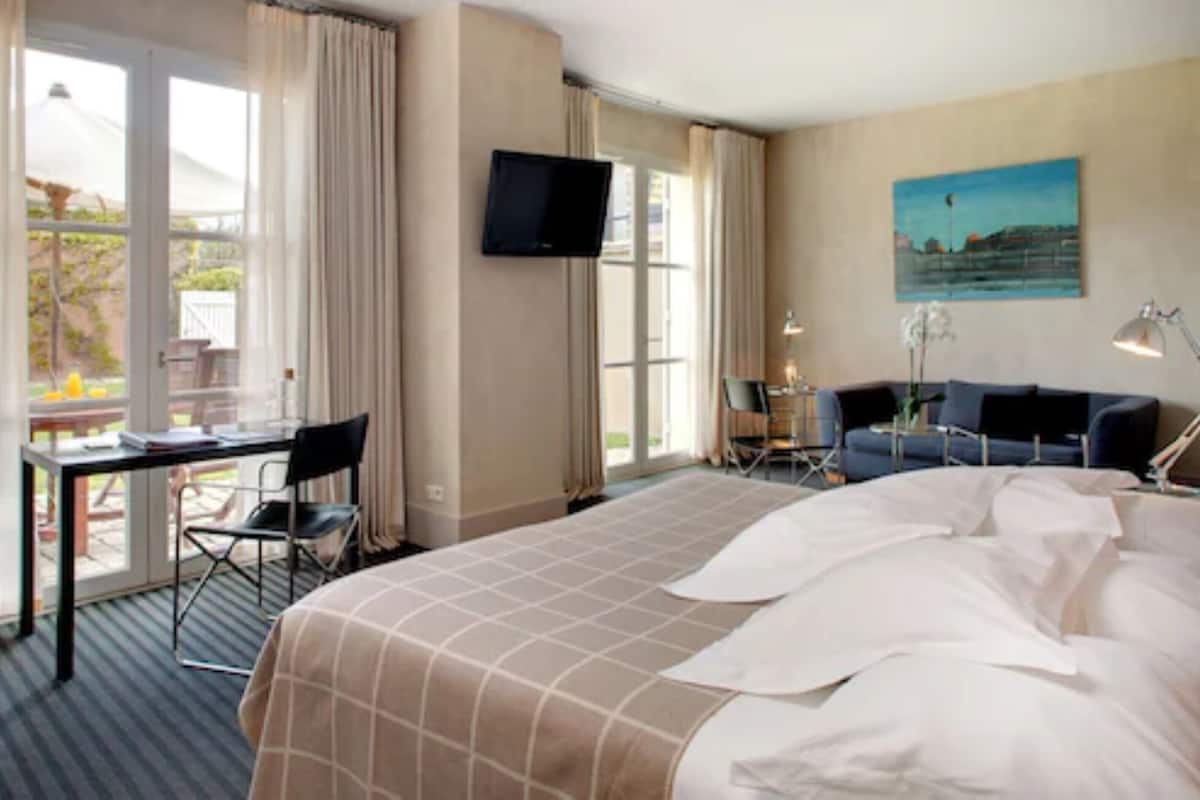 family suite | premium bedding, minibar, in-room safe, individually decorated