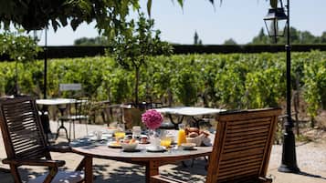 Daily buffet breakfast (EUR 28 per person)