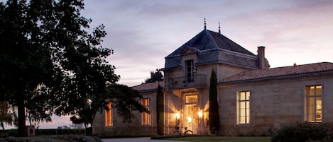 Façade de l’hébergement - soirée/nuit