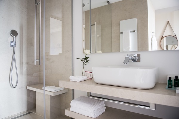 Premium Room | Bathroom | Free toiletries, hair dryer, bathrobes, bidet